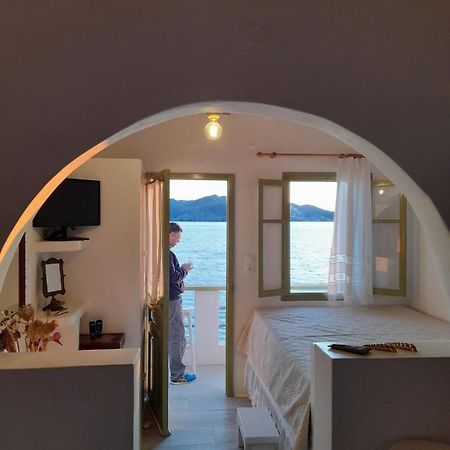 Milos By The Sea - Eco House Plaka  Экстерьер фото