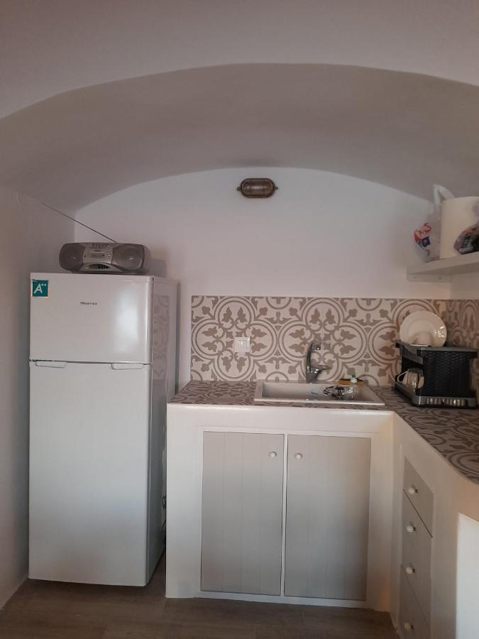 Milos By The Sea - Eco House Plaka  Экстерьер фото