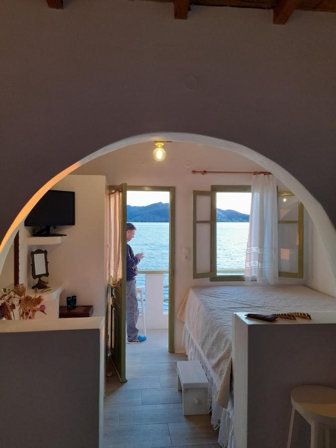 Milos By The Sea - Eco House Plaka  Экстерьер фото
